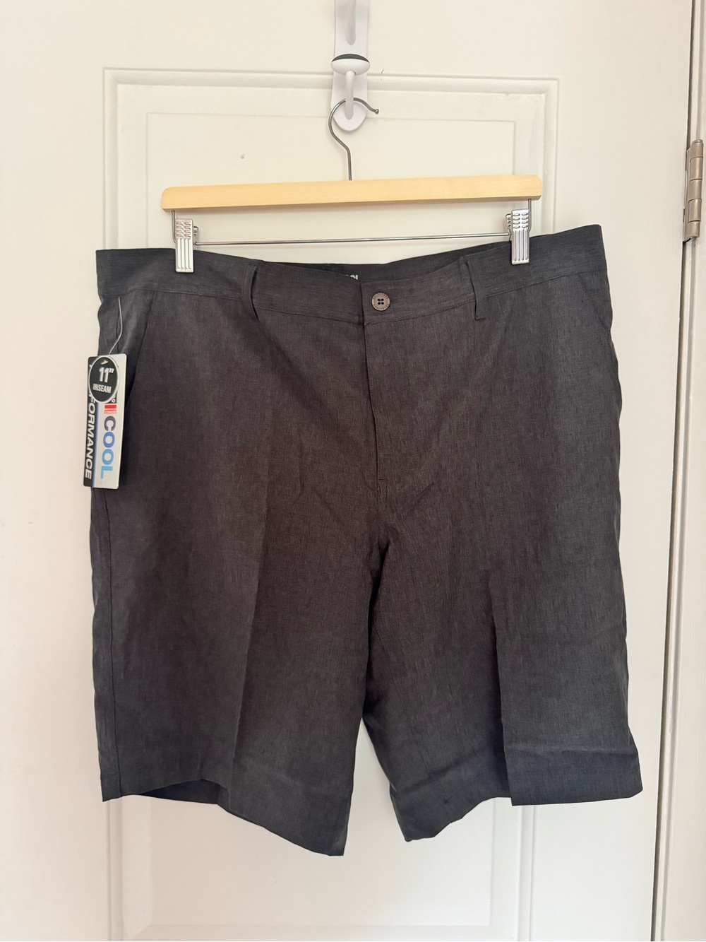 NWT 32 Degrees Charcoal Flat Front Performance Shorts, Size 38, 11” inseam
